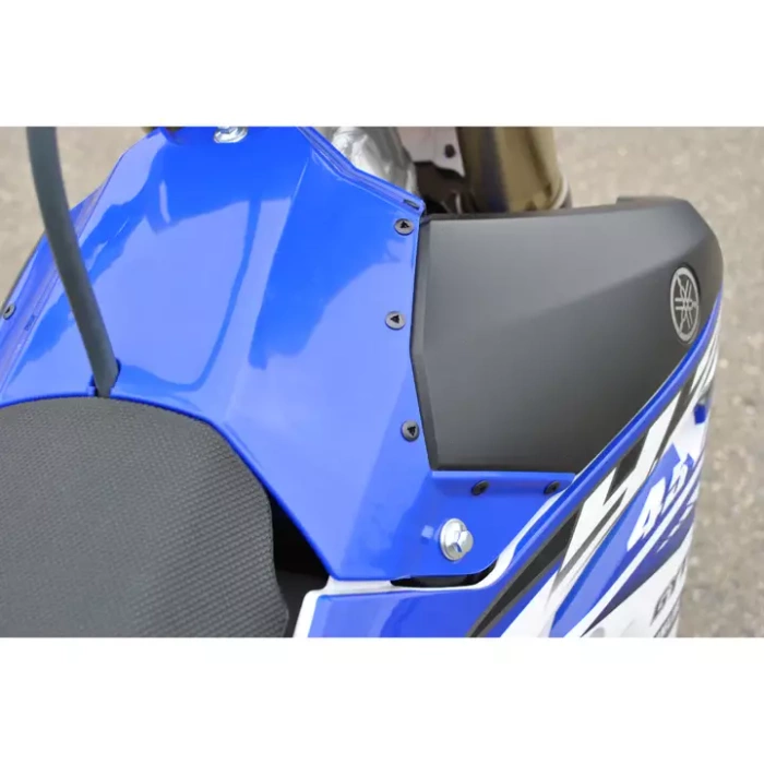 BOLT Dzus-Eliminator, montierter Luftkasten auf der Motorhaube Yamaha YZF 250 / 450